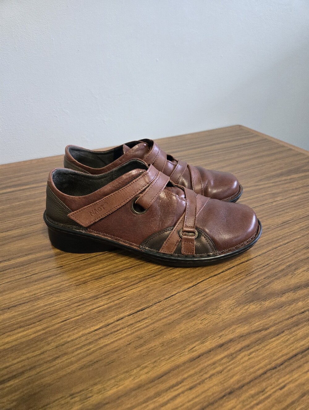 Naot Brown Leather Women 40/US 9-9.5 Slip-On Loafers Strap Ergonomic Good Tread